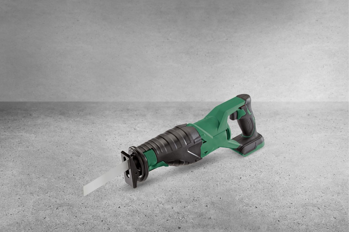 Reducing vibration in reciprocating saws