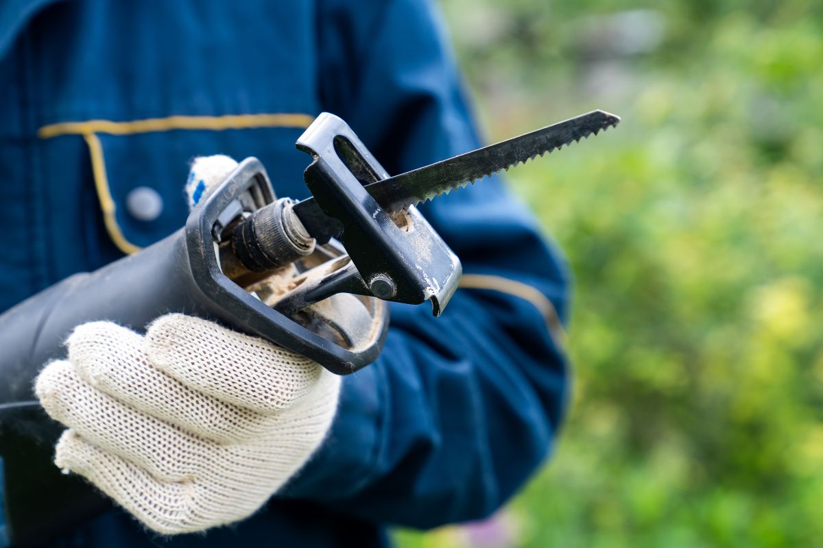 Reducing vibration in reciprocatingsaws Reducing vibration in reciprocatingsaws
